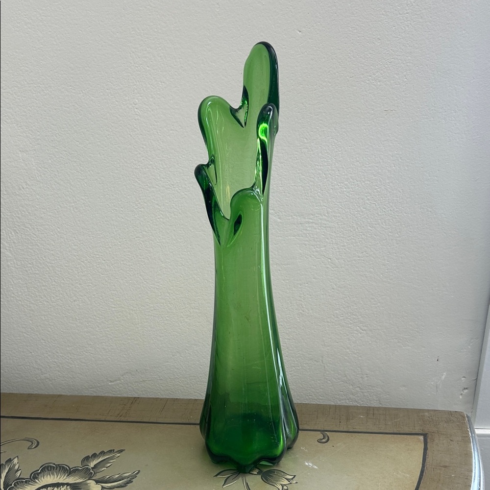 Elegant Green Glass Vase - Picture 5 of 5